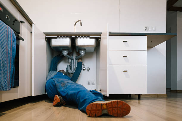 Professional Emergency Plumber technician working in Forest City, FL